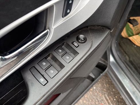 Used 2017 Chevrolet Equinox LT w/ Convenience Package image 17