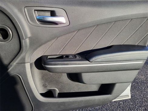 Used 2019 Dodge Charger SXT w/ Driver Confidence Group image 27