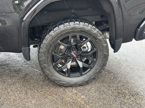 Used 2023 GMC Sierra 1500 AT4X image 9