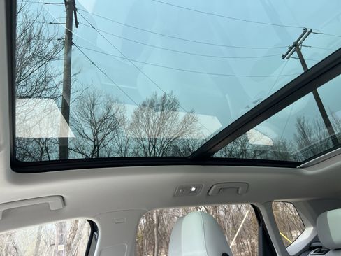 Certified 2025 Volkswagen Taos SE w/ Panoramic Sunroof Package image 26