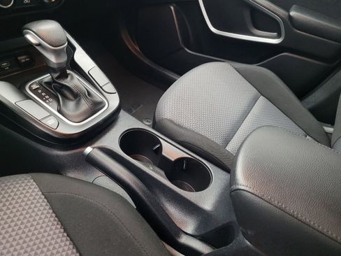 Used 2025 Kia Soul LX w/ LX Technology Package FWD image 26