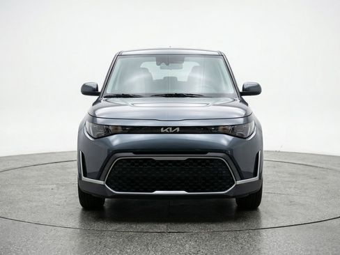 Used 2025 Kia Soul LX w/ LX Technology Package FWD image 2