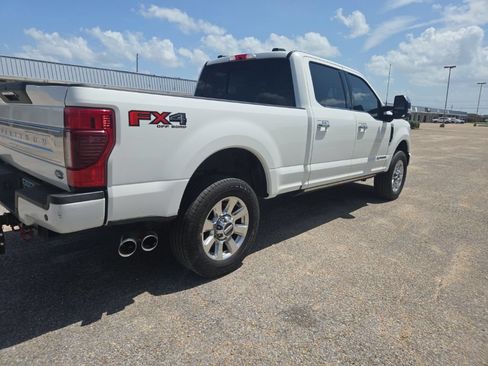 Used 2022 Ford F250 Platinum w/ FX4 Off-Road Package AWD/4WD image 9