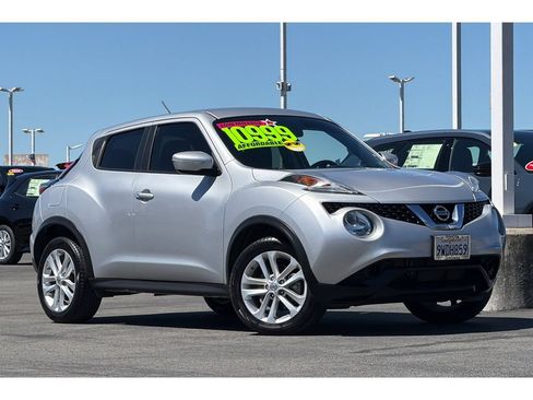 Used 2015 Nissan Juke S FWD image 2