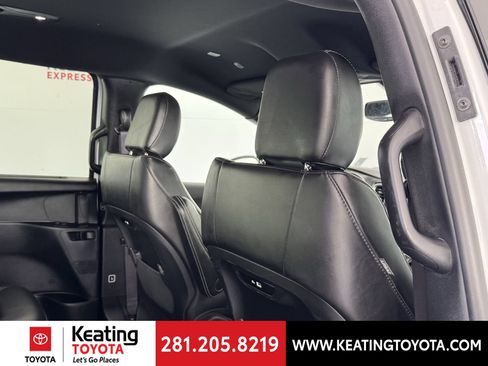 Used 2025 Chrysler Pacifica Select FWD image 19