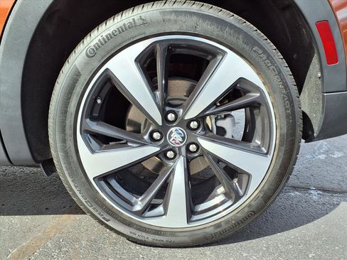 Used 2022 Buick Envision Essence w/ Technology Package I image 37