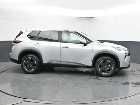 Used 2025 Nissan Rogue SV AWD/4WD image 4