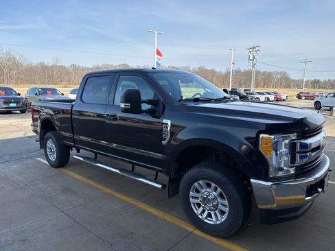 Used 2017 Ford F250 XLT image 1