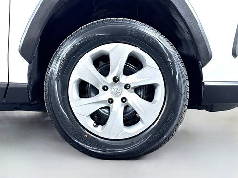 Used 2021 Toyota RAV4 LE image 38