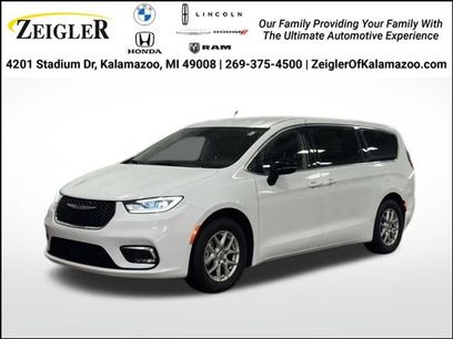 Used 2024 Chrysler Pacifica Touring-L