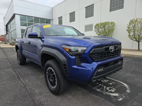 Used 2024 Toyota Tacoma TRD Off-Road image 4