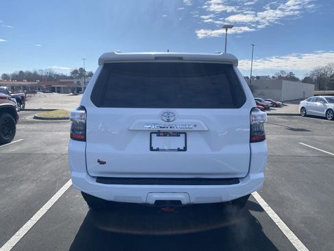 Used 2017 Toyota 4Runner SR5 image 6