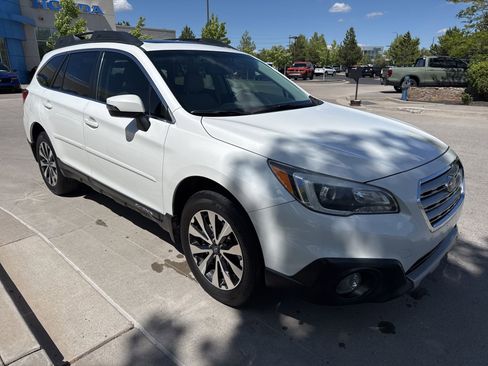 Used 2016 Subaru Outback 2.5i Limited AWD/4WD image 3