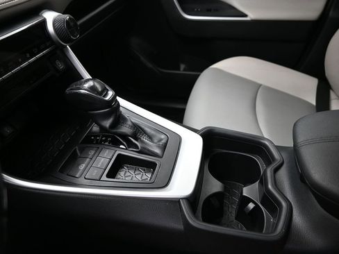 Used 2020 Toyota RAV4 XLE Premium FWD image 22