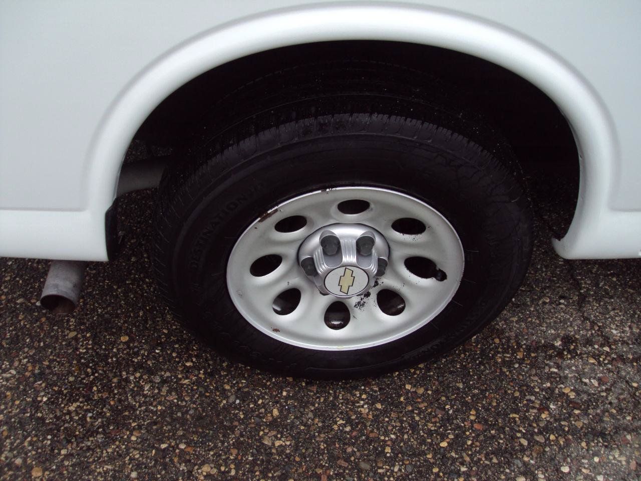 Used 2011 Chevrolet Express 1500 AWD image 33