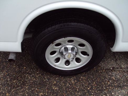 Used 2011 Chevrolet Express 1500 AWD image 33
