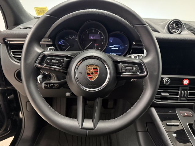 Certified 2026 Porsche Macan AWD/4WD image 18