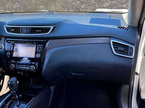 Used 2016 Nissan Rogue SV w/ SV Premium Package image 15