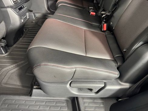 Used 2025 Honda Passport Black Edition image 29