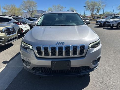 Used 2019 Jeep Cherokee Latitude w/ Popular Appearance Group FWD image 2