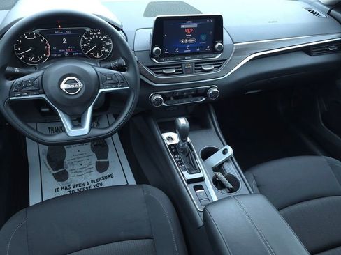 Used 2025 Nissan Altima 2.5 SV AWD/4WD image 24