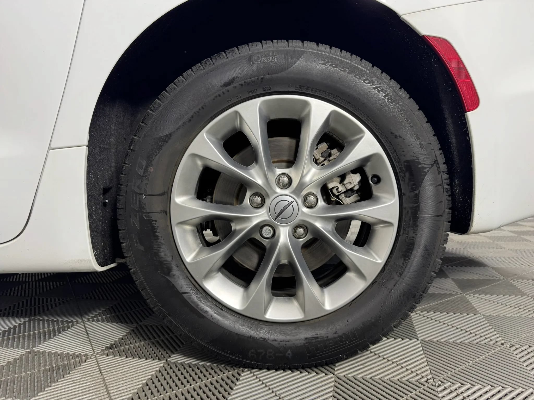 Used 2024 Chrysler Pacifica Touring-L AWD/4WD image 45