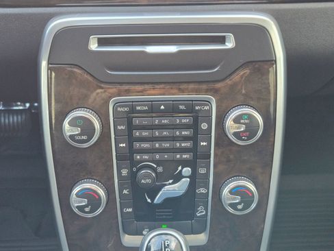 Used 2016 Volvo XC70 T5 Premier w/ Proximity Package image 26