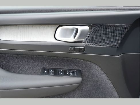 New 2025 Volvo XC40 B5 Plus w/ Climate Package image 10