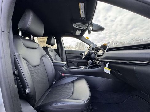 New 2026 Jeep Compass Latitude image 15