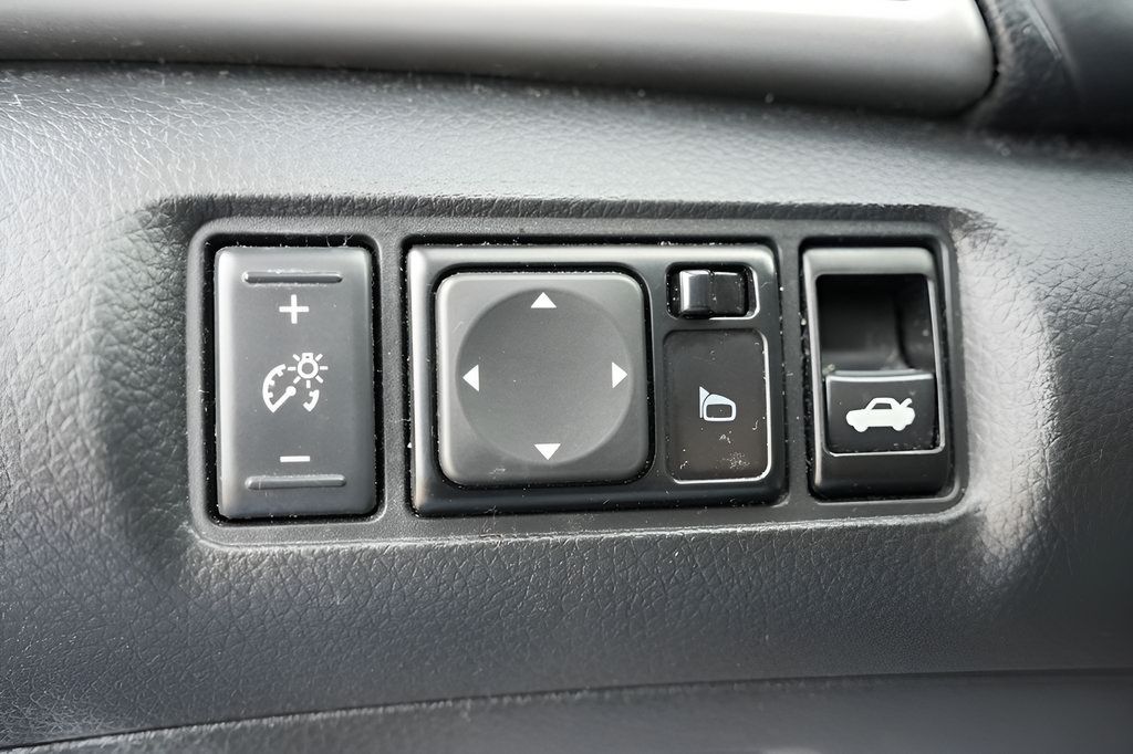 Used 2013 Nissan Sentra SR FWD image 25