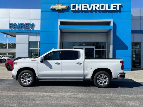 Used 2025 Chevrolet Silverado 1500 LTZ image 2