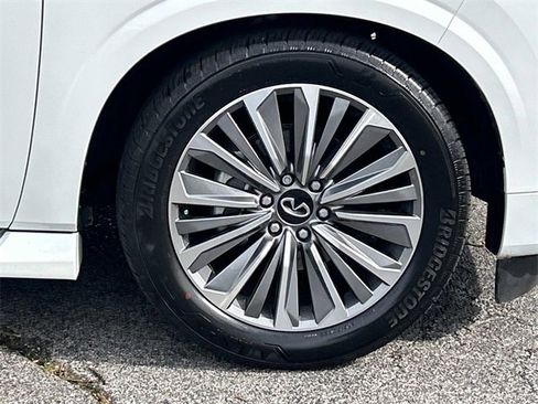 Used 2025 INFINITI QX80 Luxe image 9