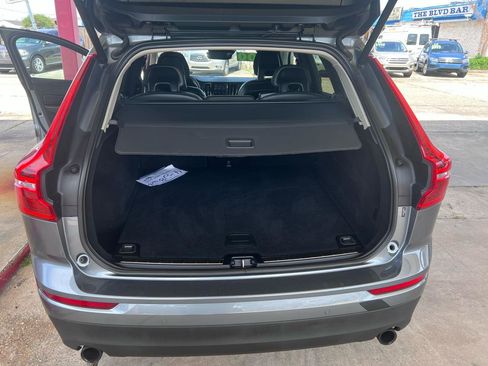 Used 2018 Volvo XC60 T5 Momentum w/ Vision Package AWD/4WD image 11