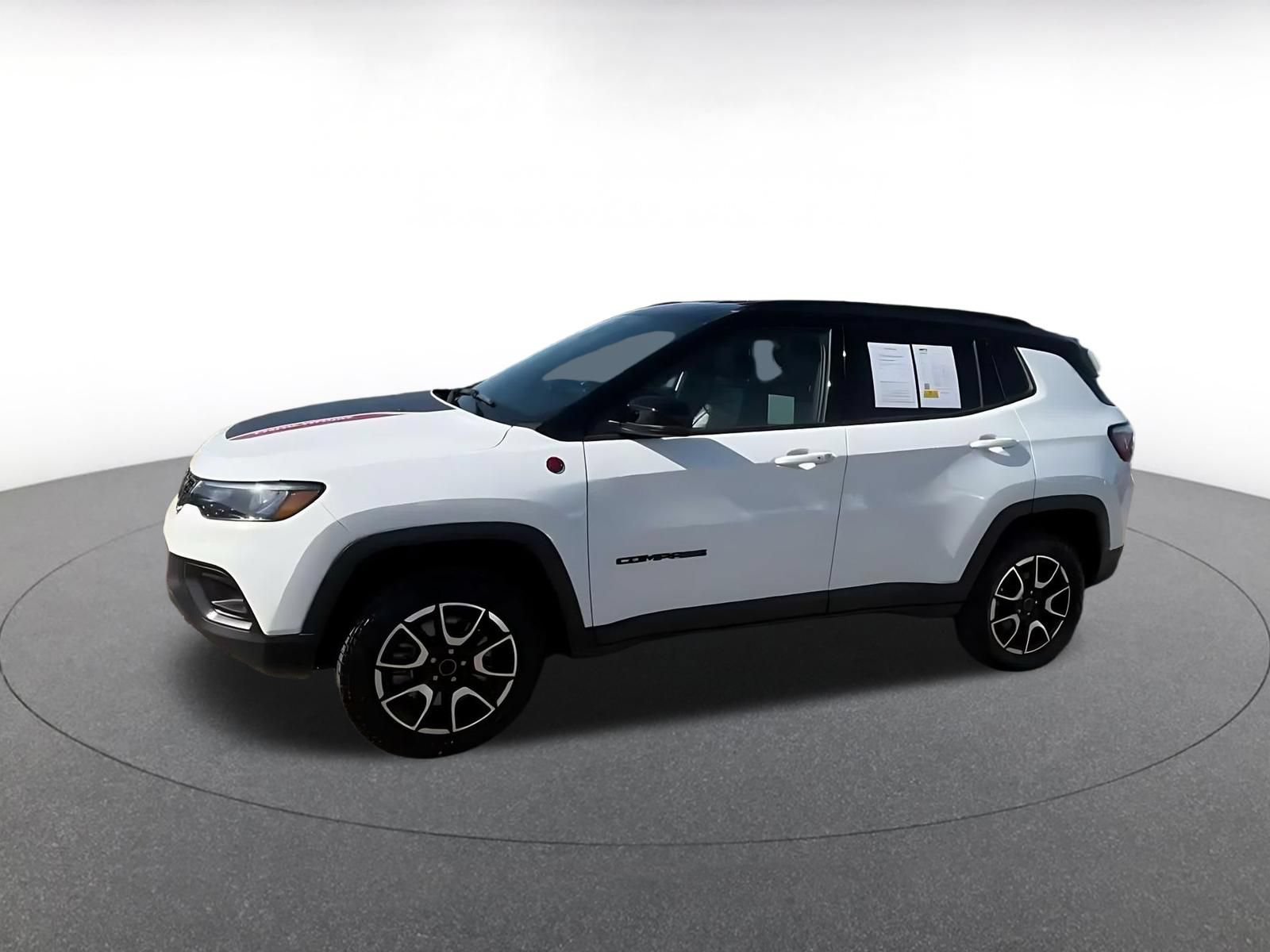 Used 2025 Jeep Compass Trailhawk AWD/4WD image 7