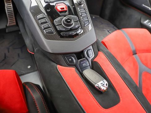 Used 2019 Lamborghini Aventador SVJ AWD/4WD image 32