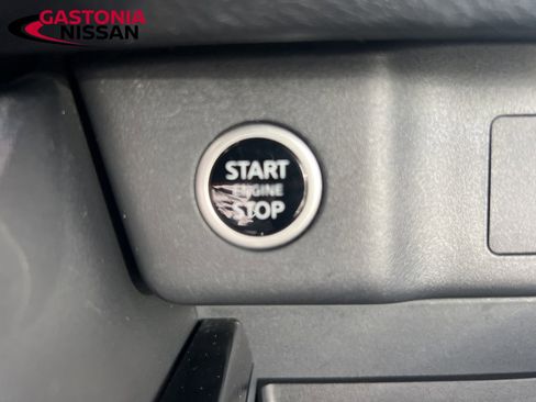 Used 2021 Nissan Rogue SV image 39