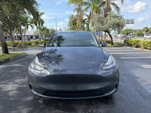 Used 2022 Tesla Model Y Long Range AWD/4WD image 8