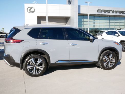 Used 2022 Nissan Rogue Platinum w/ Head-Up Display Package image 9