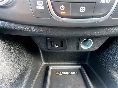 Used 2023 Chevrolet Traverse LT FWD image 27