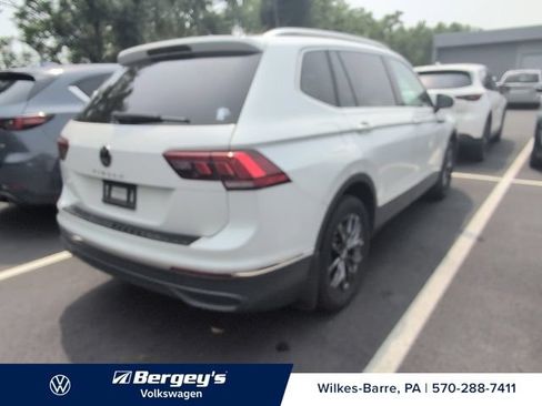 Used 2023 Volkswagen Tiguan SE w/ Panoramic Sunroof Package FWD image 10