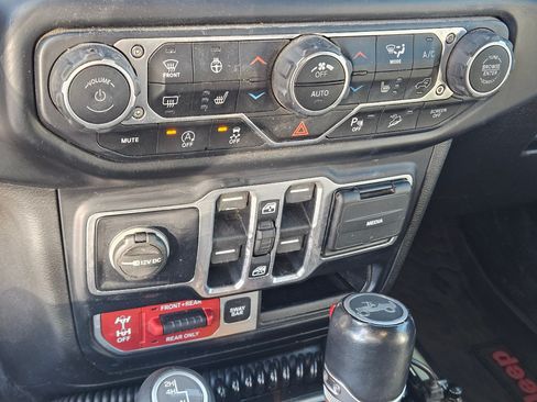 Used 2019 Jeep Wrangler Unlimited Rubicon AWD/4WD image 26