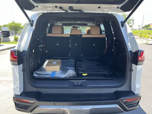 Used 2025 Lexus LX 600 4WD w/ Appearance Package image 23