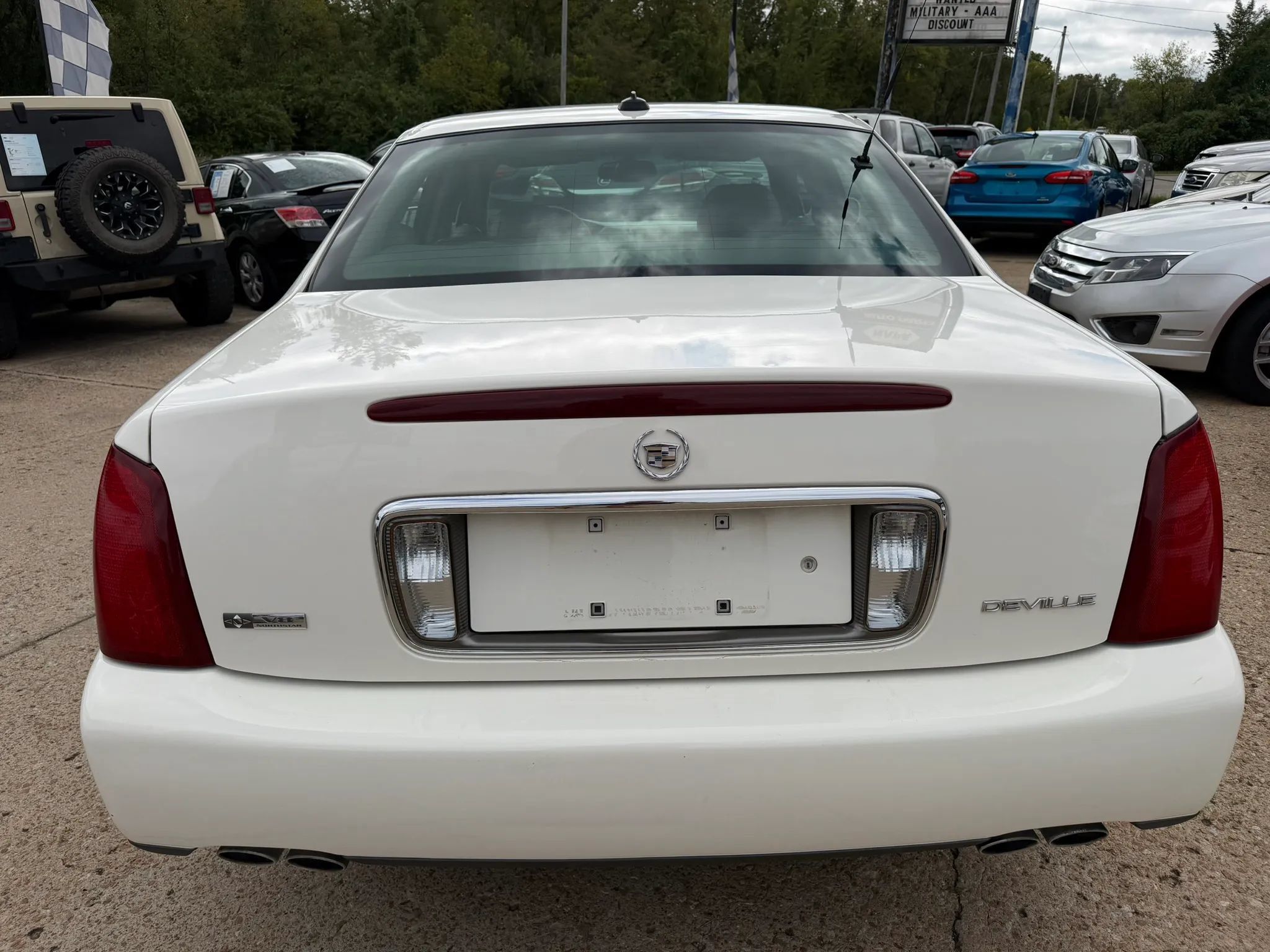 Used 2004 Cadillac De Ville w/ Equipment Group FWD image 11