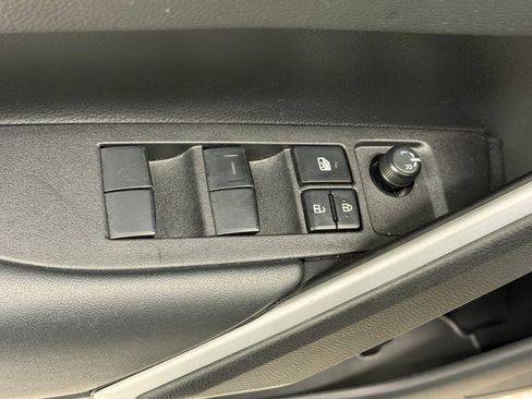 Used 2025 Toyota Corolla Cross XLE FWD image 24