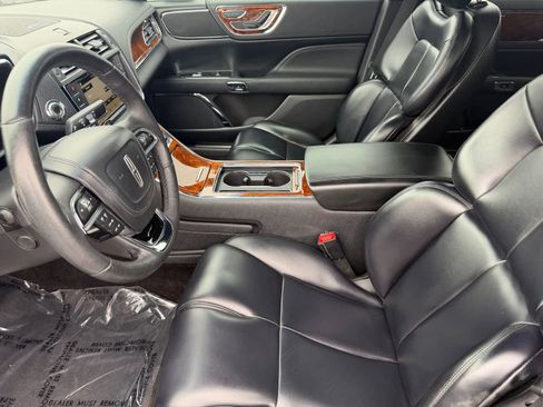 Used 2017 Lincoln Continental Premiere FWD image 12