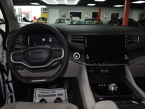 Used 2024 Jeep Wagoneer Series II w/ Flexible Seating Group image 26