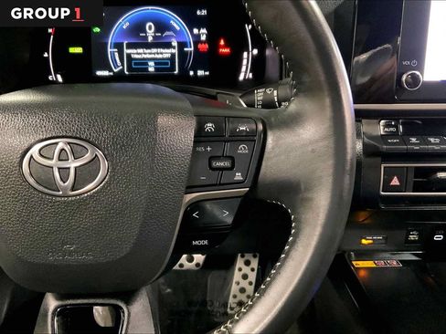 Used 2025 Toyota Camry SE FWD image 25
