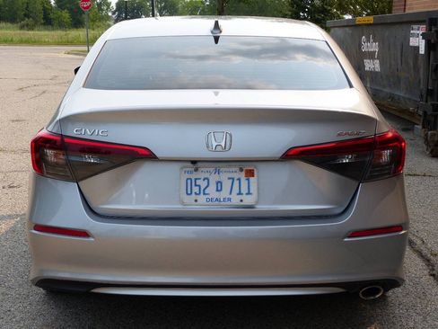 Used 2022 Honda Civic Sport image 9