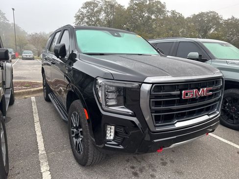 Used 2024 GMC Yukon AT4 w/ Technology Package image 3