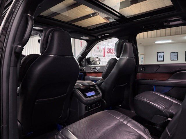 Used 2022 Lincoln Navigator Reserve AWD/4WD image 14